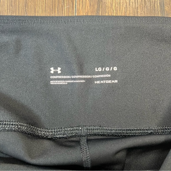 Under Armour Cropped Black Compression Tights SZ LG - Picture 4 of 5